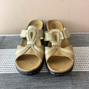 Clarks Bendables Women’s Beige Leather Wedge Sandals Size 9M
